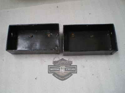 CAJAS DE HERRAMIENTAS PAREJA DE CHAPA  AÑOS 10 /20 TRIUMPH BSA NORTON TERRON MAGNAT DEBON . ORIGINALES 