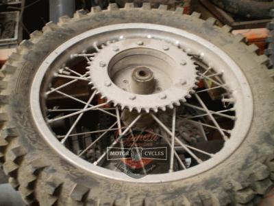 BUJE TRASERO CON LLANTA Y NEUMATICO BULTACO SHERPA PURSANG MATADOR  FRONTERA OTRAS 