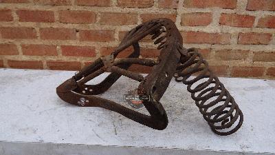 ASIENTO FRAME TIPO TERRY / LYCETTE ORIGINAL AÑOS 1920 A 1929 NORTON / ARIEL / BROUGH / MONGOMERY / VELOCETTE / RUDJE / AJS / OTRAS