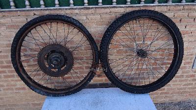 HUB  / WHEEL DELATERO Y TRASERO COMPLETOS ORIGINALES SCOTT  /  VELOCETTE / DOUGLAS DIRT TRACK / SPEED WAY AÑOS 1929 / 1930 / 1931 