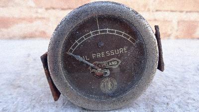 MANOMETRO CLOCK PRESION DE ACEITE MARCA CLEVELAND  CARS  AMERICANOS  CLEVELAND AÑOS 1930 A 1940 