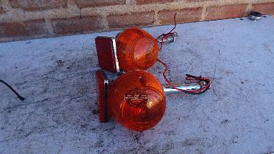 PILOTOS INTERMITENCIA / INTERMITENTE CON CATADIÓPTRICO ORIGINALES MARCA GONELI   MODELO 450 MADE IN SPAIN  AÑOS 1970 A 1980 