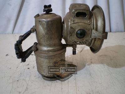 FARO DE CARBURO / ACETILENO  LUCAS  CON CARBURERO MOTOCICLETAS 1900 A 1925 